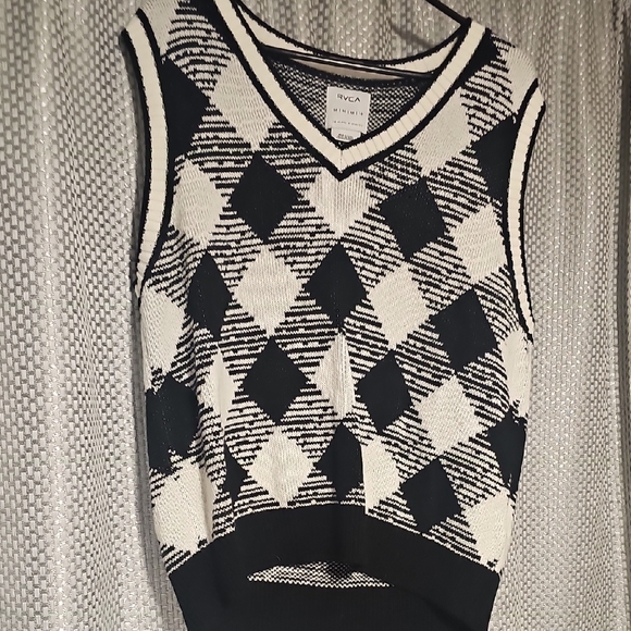 RVCA Sweaters - RVCA Women's V-Neck Sweater Vest in Black and White
